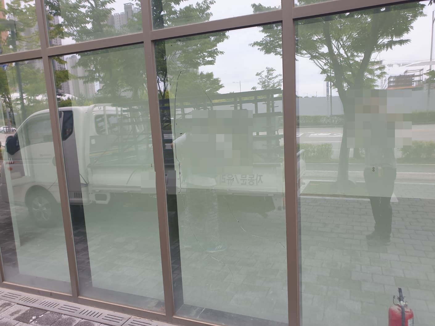 0054_2024.06.30_인천 연수구 송도동 더샵트리플타워 상가 유리 시공