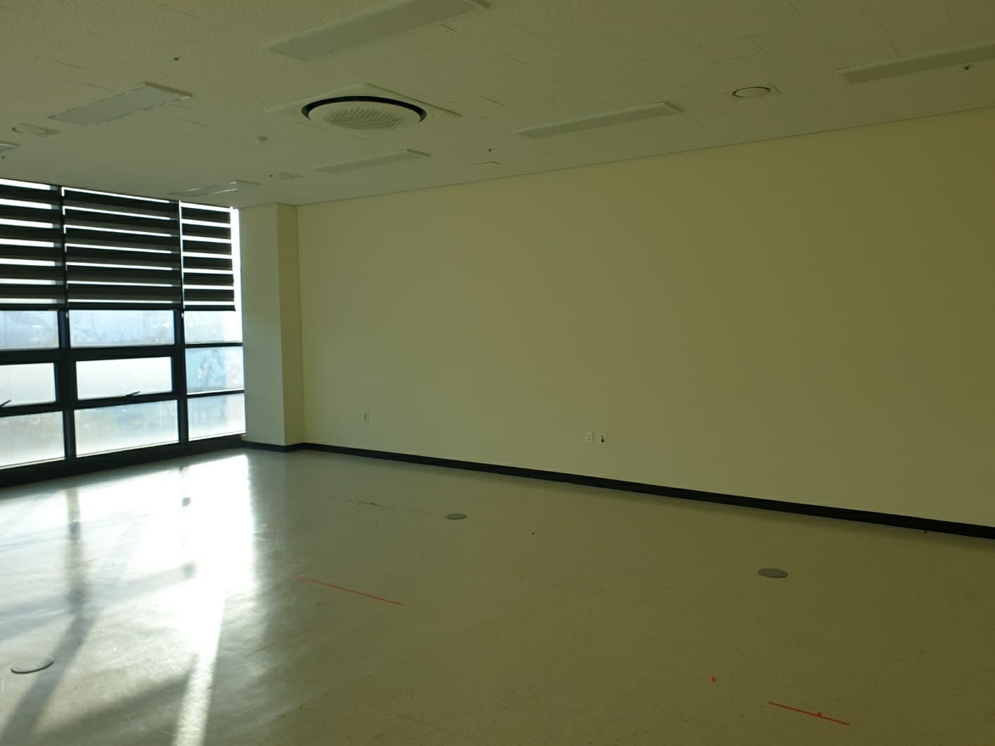 0064_2023.08.24_김포시 장기동 김포마스터비즈파크 유리 파티션 시공