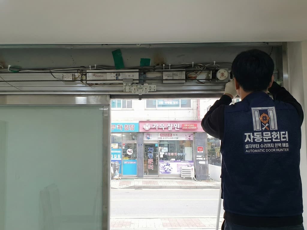 Glass Door Hunter Specialist