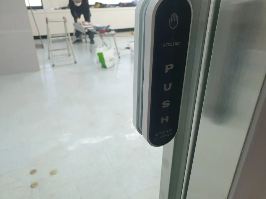 경기 고양시 일산동구 정발산동빌딩 자동문 시공 시공 썸네일 7