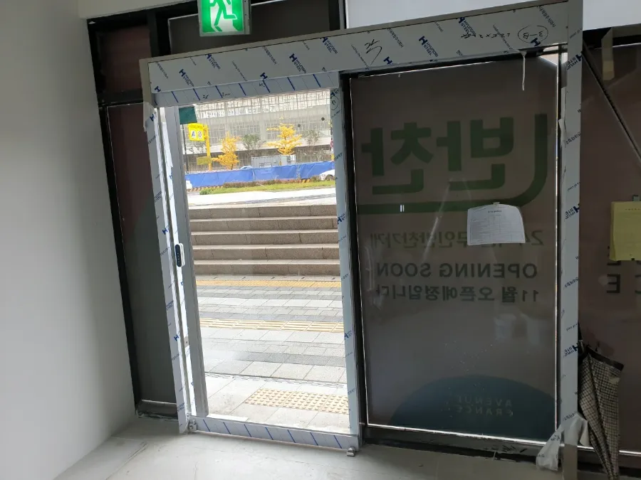 경기도 광명시 광명역 써밋플레이스 상가 자동문 시공 시공 썸네일 3