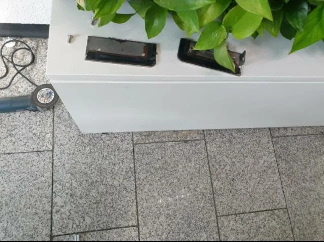서울시 강남구 신사동 유리문 강화도어 손보호대 교체 시공 시공 썸네일 12