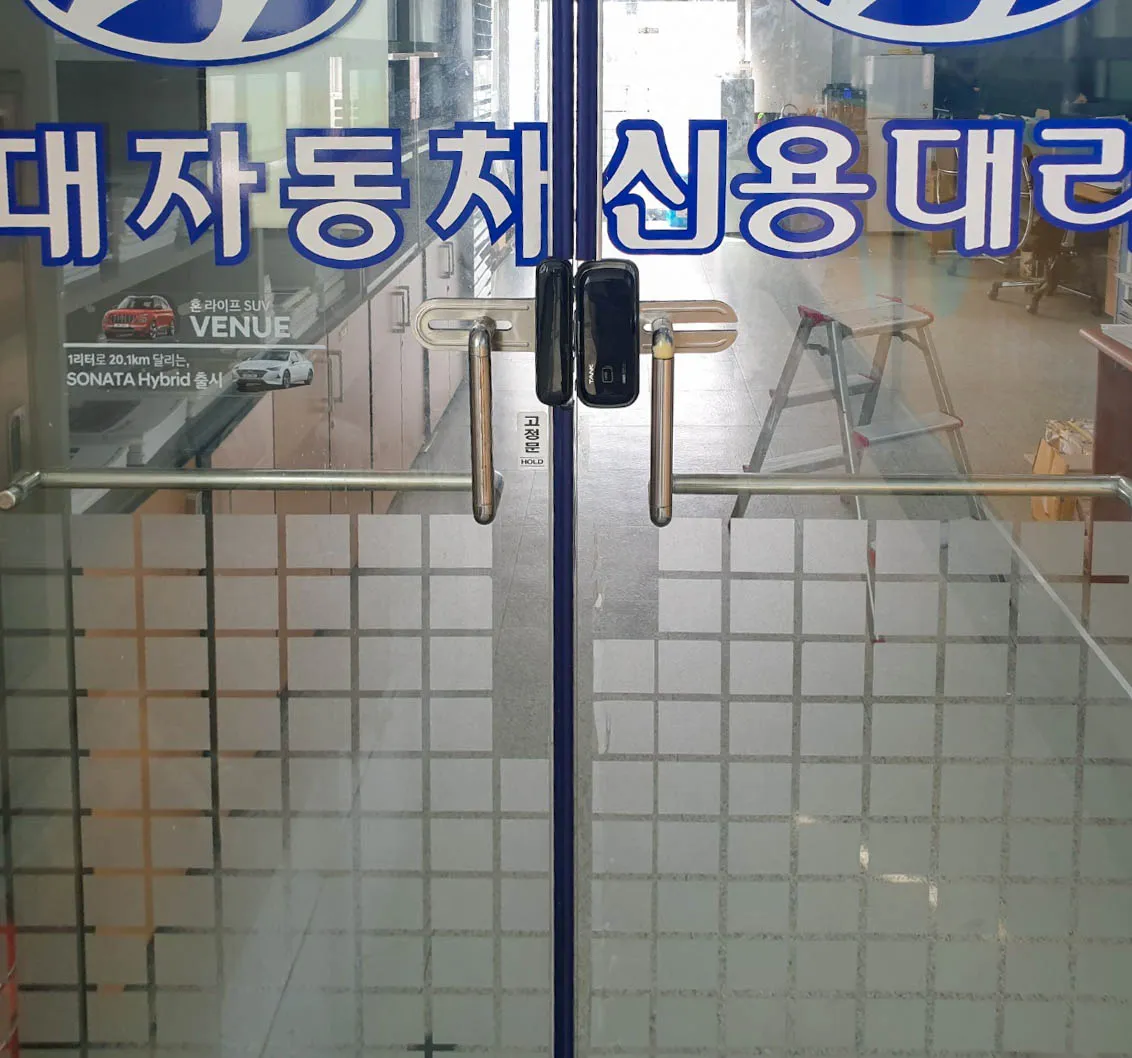 경기도 용인시 유방동 유리문 강화도어 수리 - 이미지 1