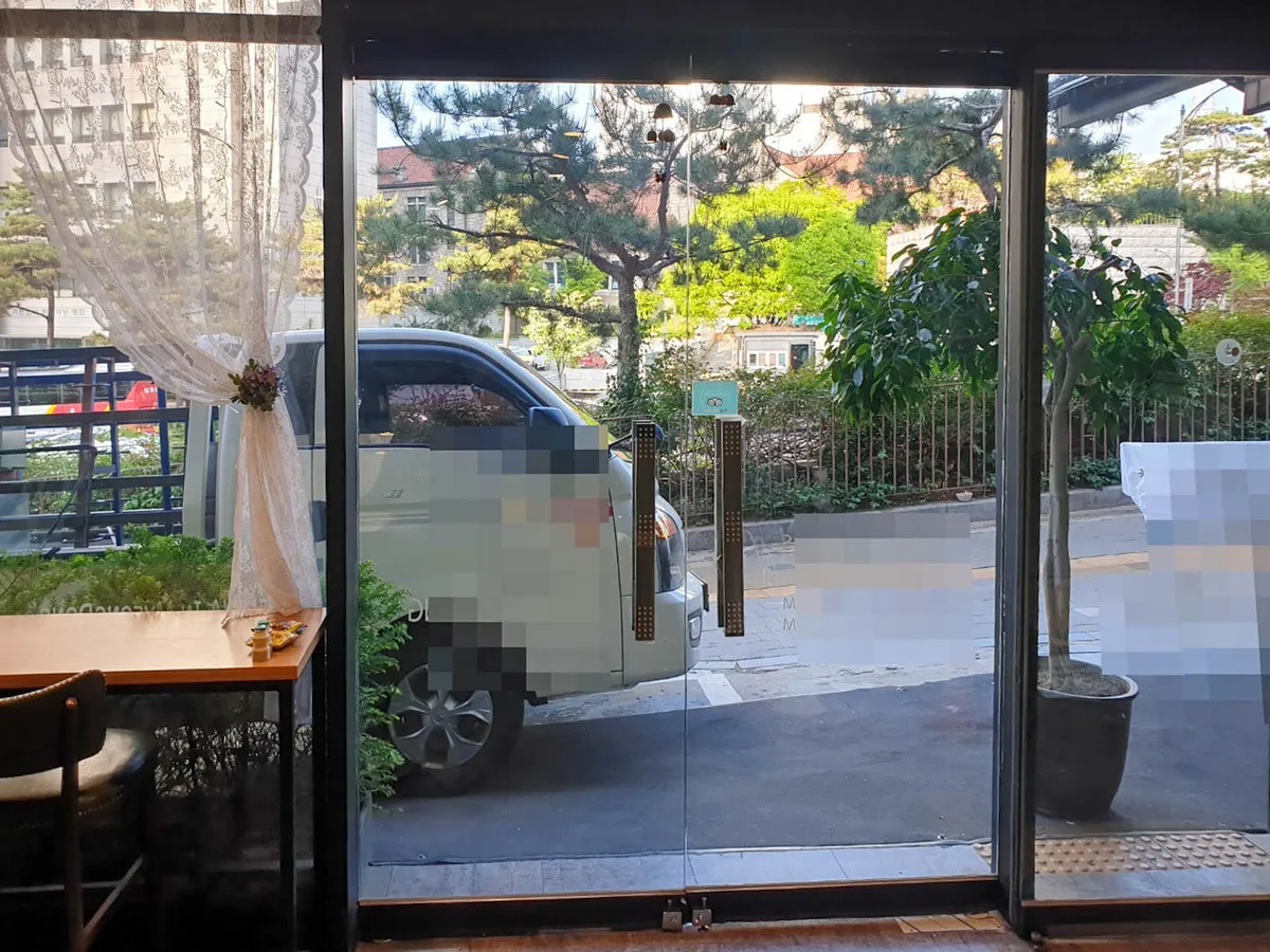 서울시 중구 저동 유리문 강화도어 힌지 교체 시공 시공 썸네일 8