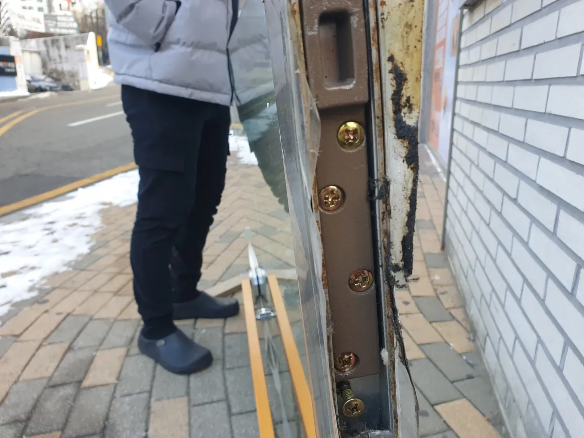 경기도 고양시 마두동 상가 강화도어 힌지 교체 시공 시공 썸네일 7