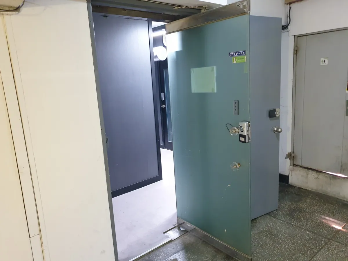 경기도 김포시 사우동 상가 힌지 교체 및 유리문 수리 시공 썸네일 6