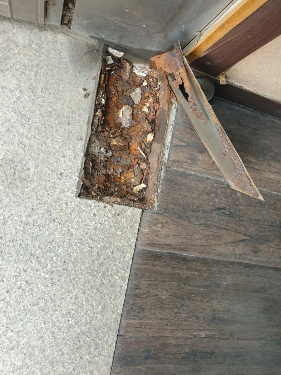 경기도 고양시 일산동구 문봉동 부동산 출입문 힌지 교체 시공 썸네일 2