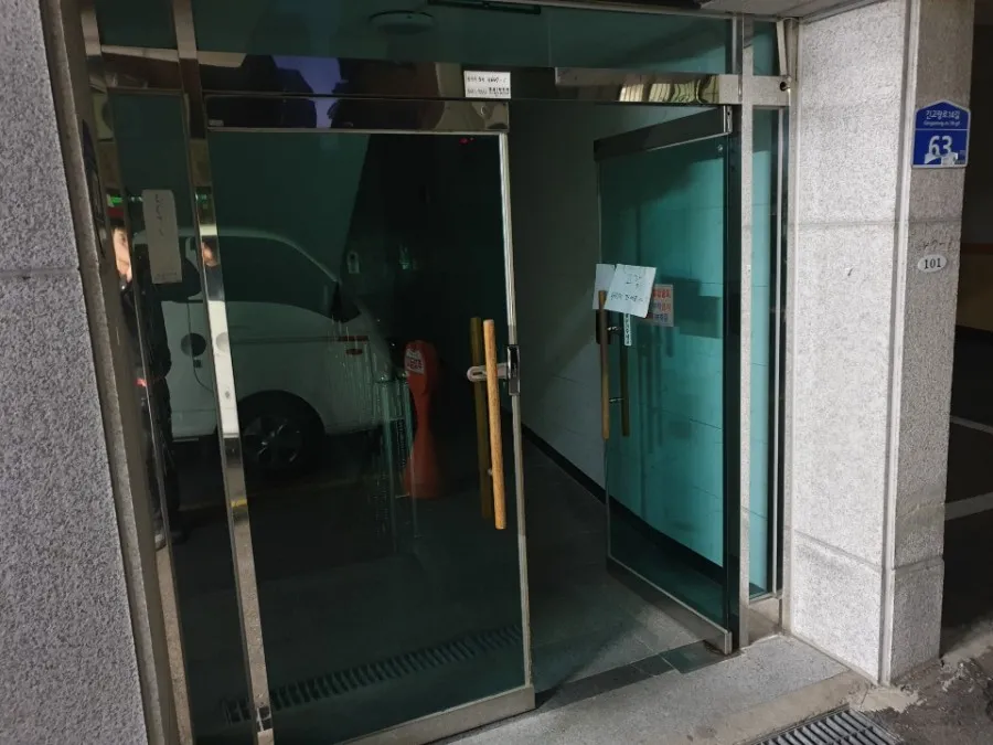 경기 고양시 일산동구 정발산동아파트 강화도어 수리 - 이미지 1