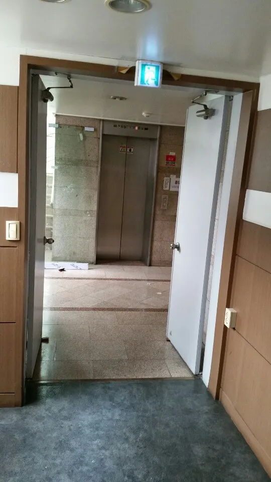 경기 고양시 일산동구 정발산동 변호사 사무실 강화도어(출입문 유리문) 시공 현장 시공 썸네일 2