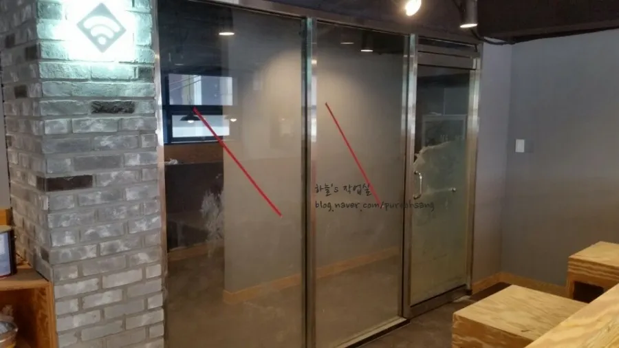 신림동 샤로수길 스터디 카페 파티션 및 강화도어 시공 - 이미지 1