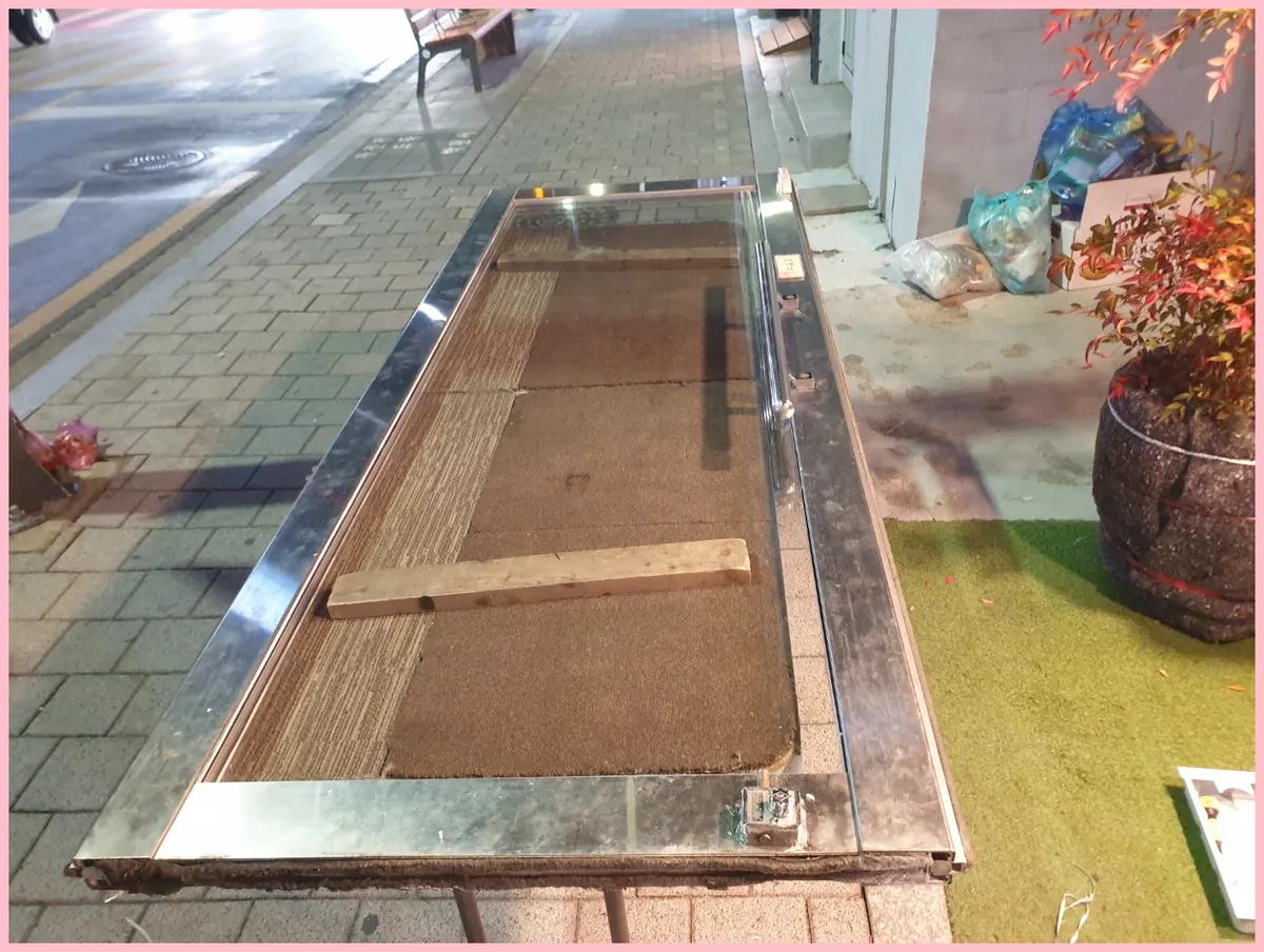 서울시 광진구 세이프도어 힌지 및 유리 교체 시공 - 서울시 광진구 강화도어 수리 및 설치 시공 썸네일 6
