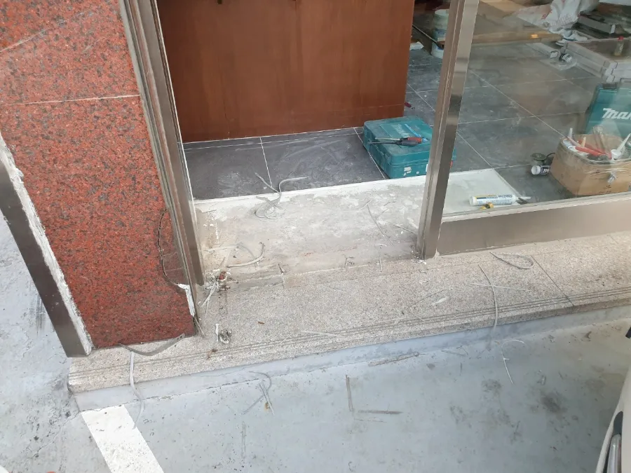 서울시 관악구 봉천동 상가 금속 및 유리문 시공 - 서울시 관악구 강화도어 수리 및 설치 시공 썸네일 12
