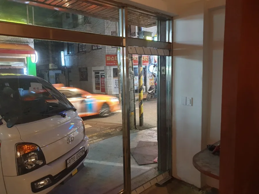 서울시 관악구 봉천동 상가 금속 및 유리문 시공 - 서울시 관악구 강화도어 수리 및 설치 시공 썸네일 13