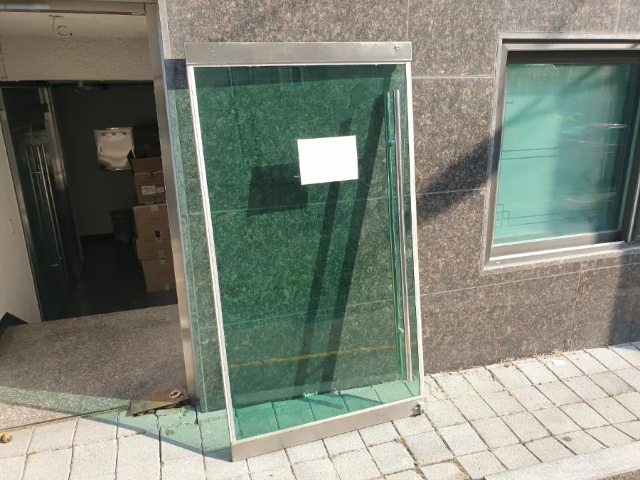 서울시 광진구 중곡동 유리문(강화도어) 수리 시공 썸네일 3