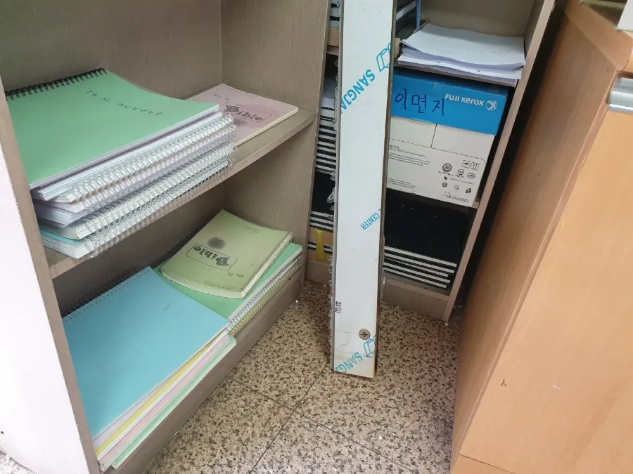 서울시 광진구 광장동 상가 강화도어 유리문 시공 및 힌지 교체를 했습니다 시공 썸네일 4