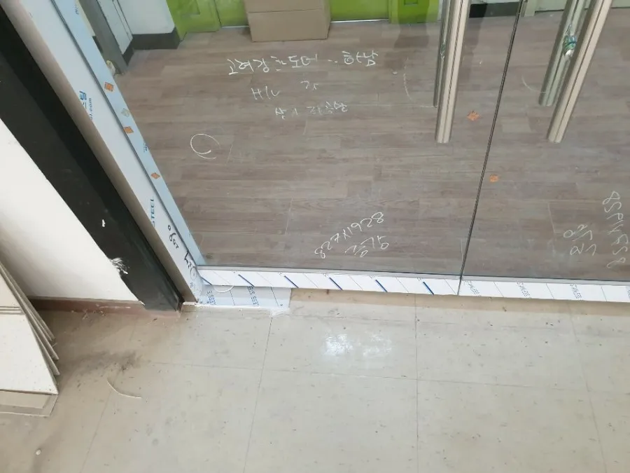 분당 야탑 상가 출입문(유리문) 시공, 양개 강화도어 시공 썸네일 11
