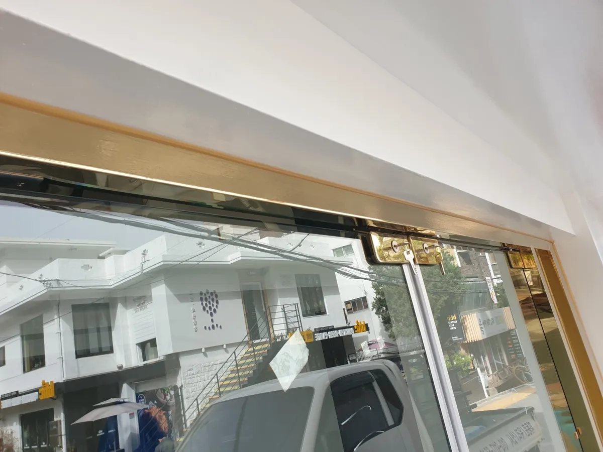 서울시 서대문구 대현동 상가 유리문 강화도어 시공 시공 썸네일 20