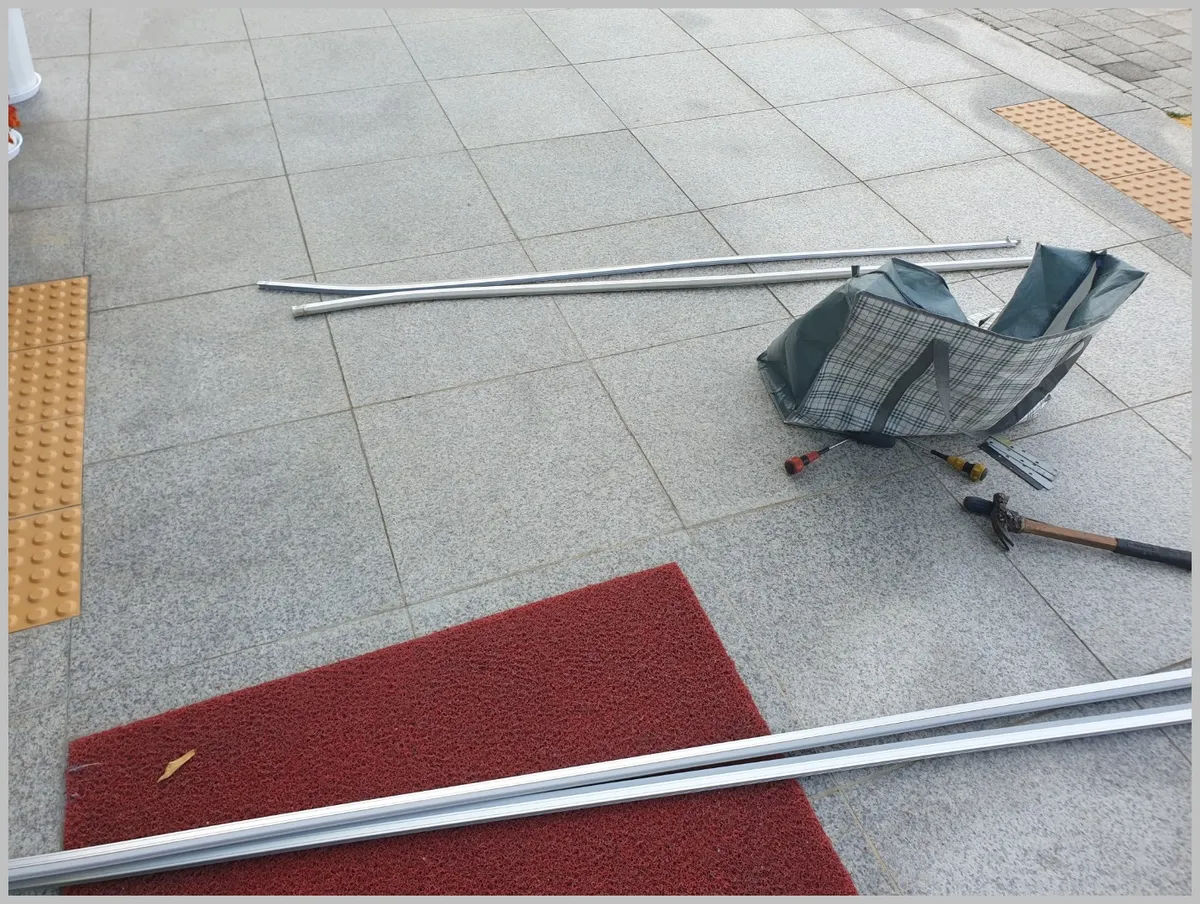 서울시 성동구 하수도과학관 유리문 강화도어 손보호대 및 플로어힌지 교체 시공 시공 썸네일 6