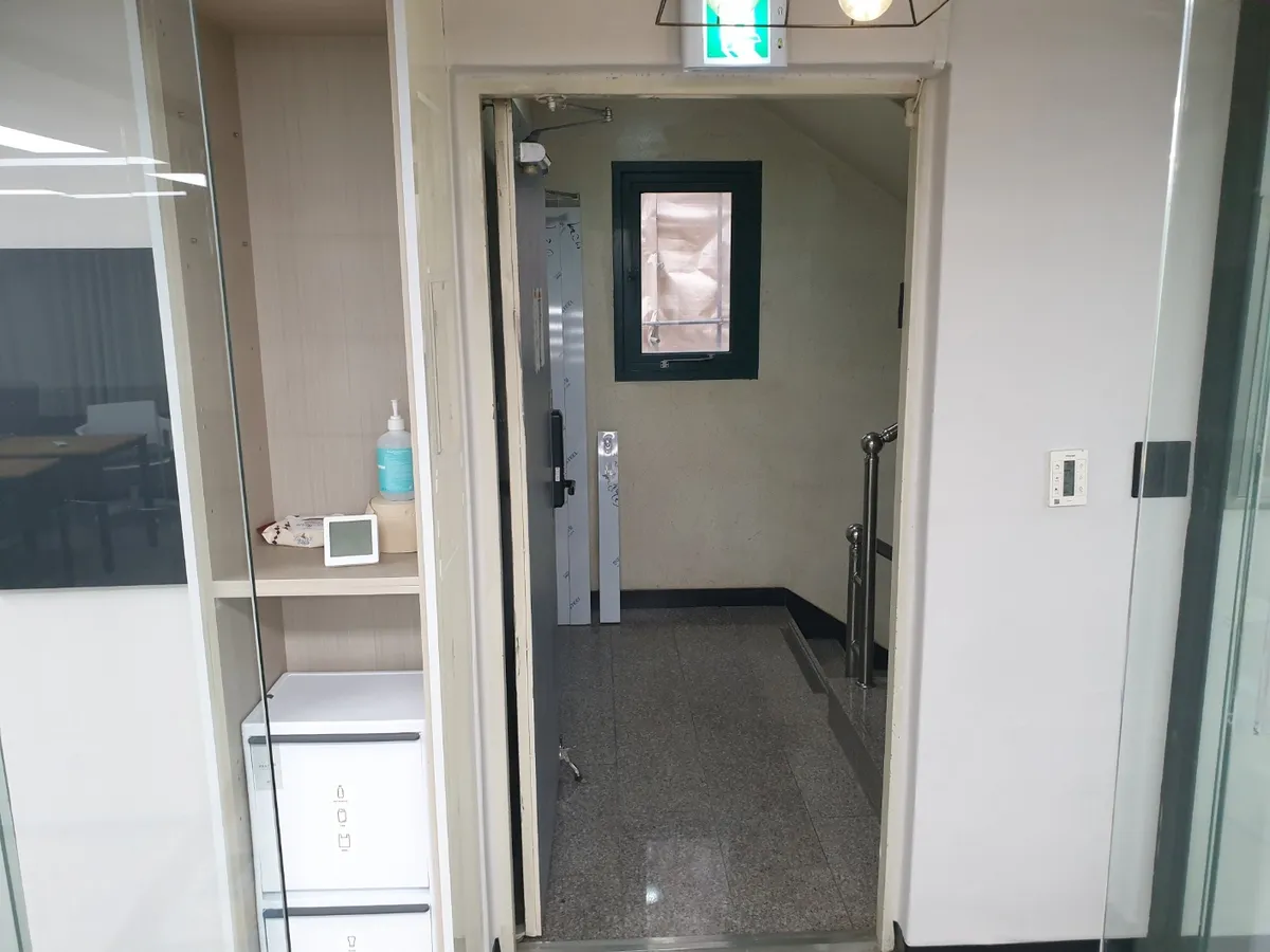 서울시 강남구 대치동 유리문 강화도어 시공 시공 썸네일 3