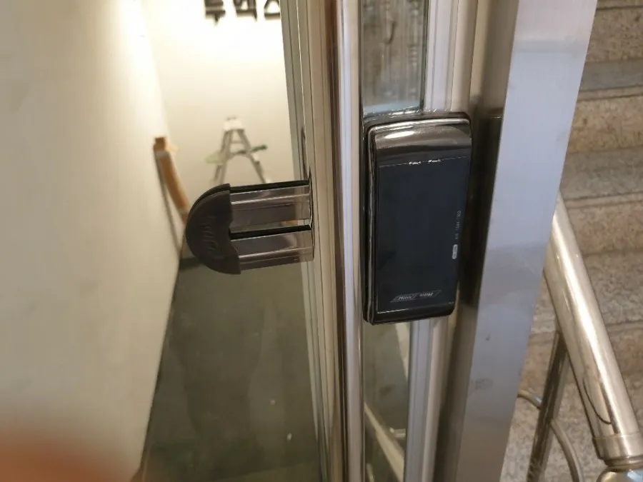 구리 토평동 피티샵 출입문 강화도어 시공 시공 썸네일 14