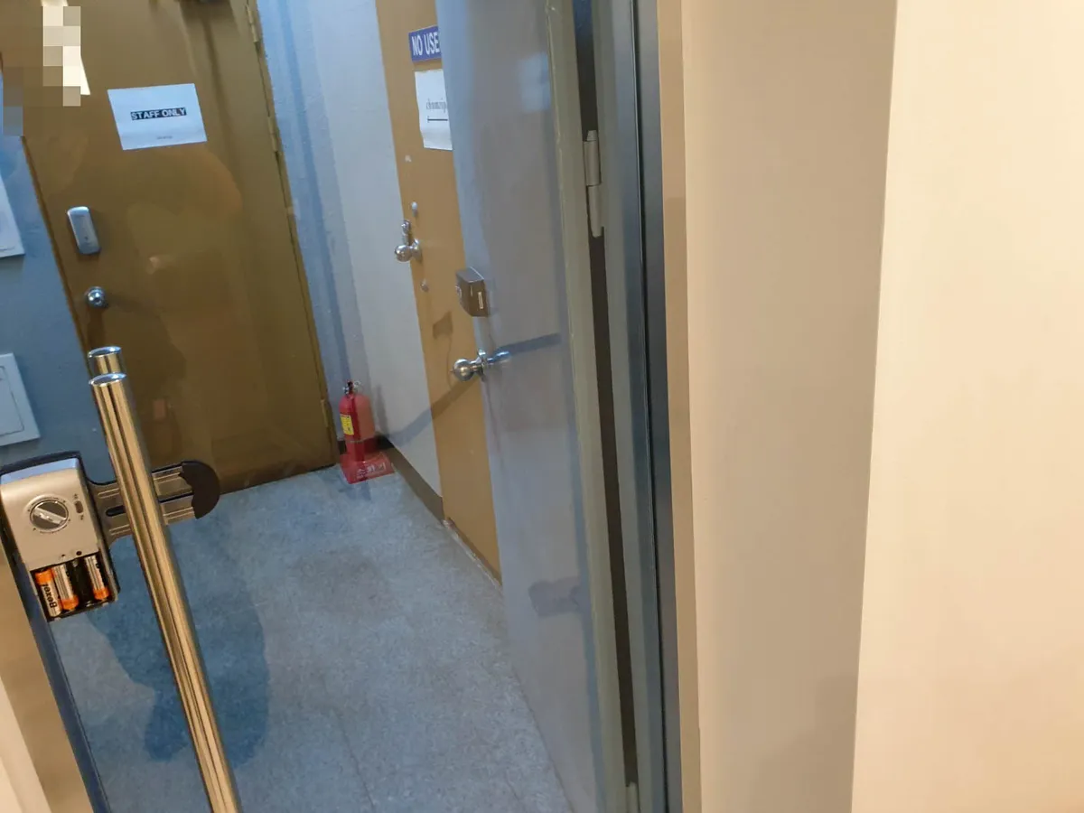 서울시 강남구 도곡동 유리문 강화도어 시공 시공 썸네일 16