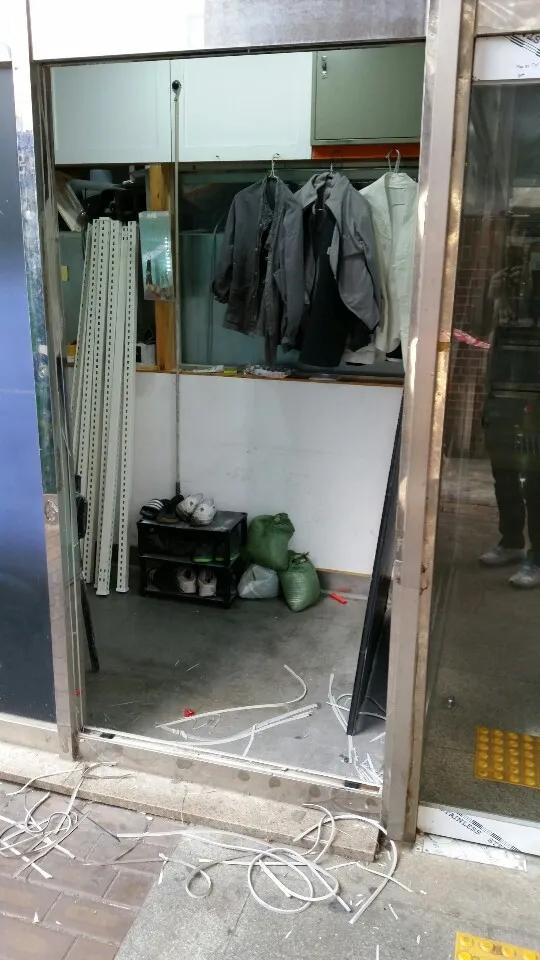 월곡역 쌀똑쌀핫도그(유리문 출입문) 강화도어 시공하고 왔습니다 시공 썸네일 4