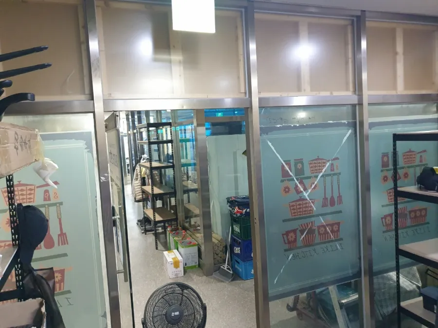 강남구 역삼동 상가 유리 철거 및 유리문 시공 - 강남구 역삼동 강화도어 수리 및 설치 시공 썸네일 2