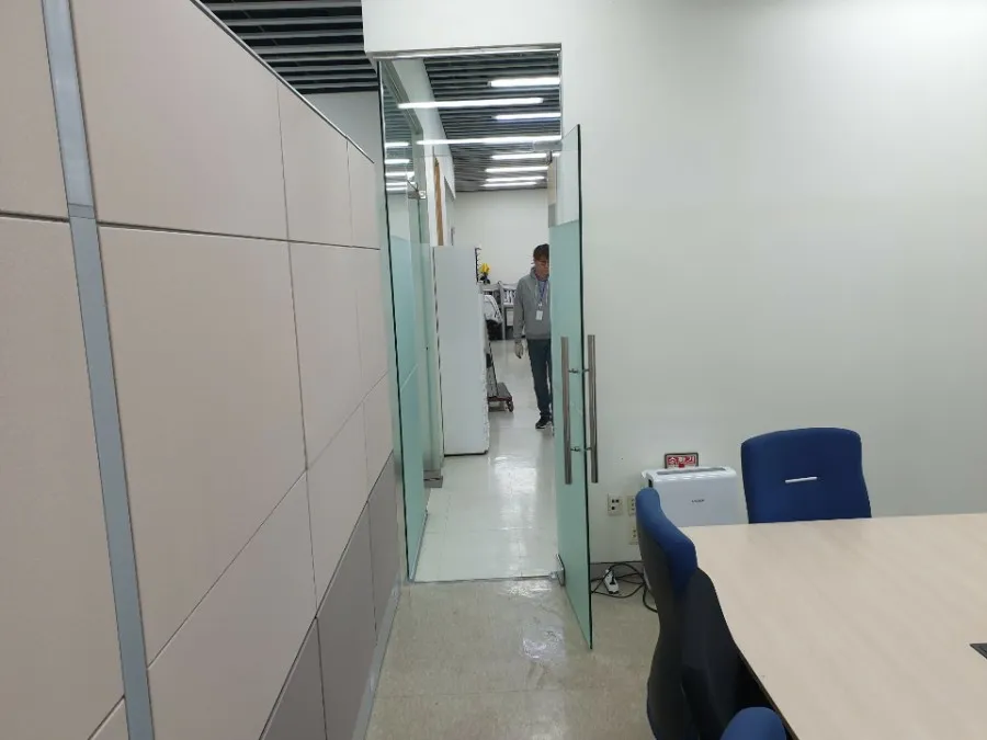 양평동 캐리어 연구소 유리문 및 힌지 교체 - 양평동 연구 강화도어 수리 및 설치 시공 썸네일 12