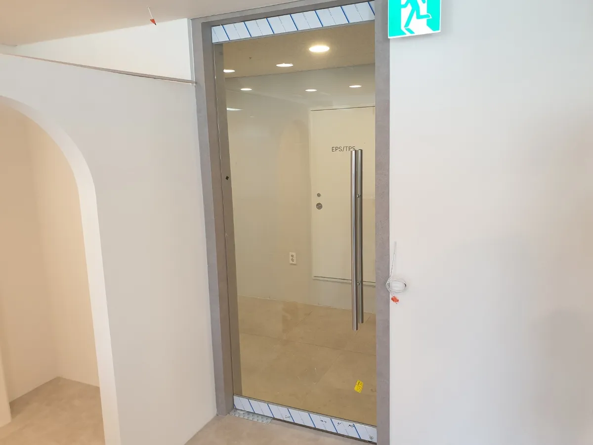 서울시 강남구 영동대로85길20 대치3차아이파크 유리문 출입문 시공 - 서울시 강남구 강화도어 수리 및 설치 - 이미지 1